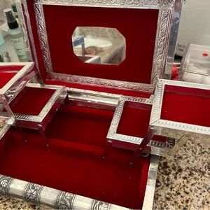 Jewelry box